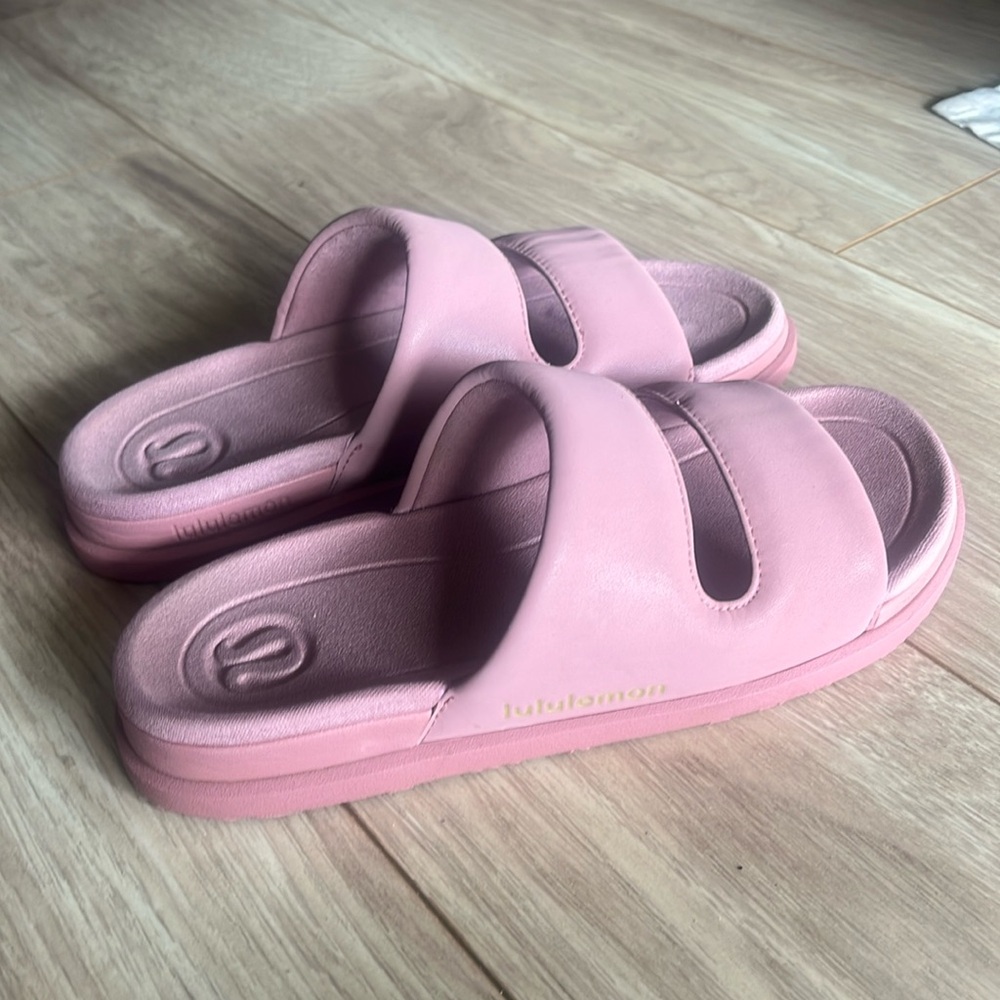 Lululemon Restfeel Slide